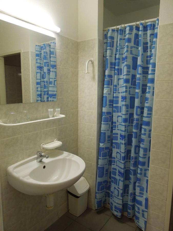 Hostel Masarykova Praga Zewnętrze zdjęcie