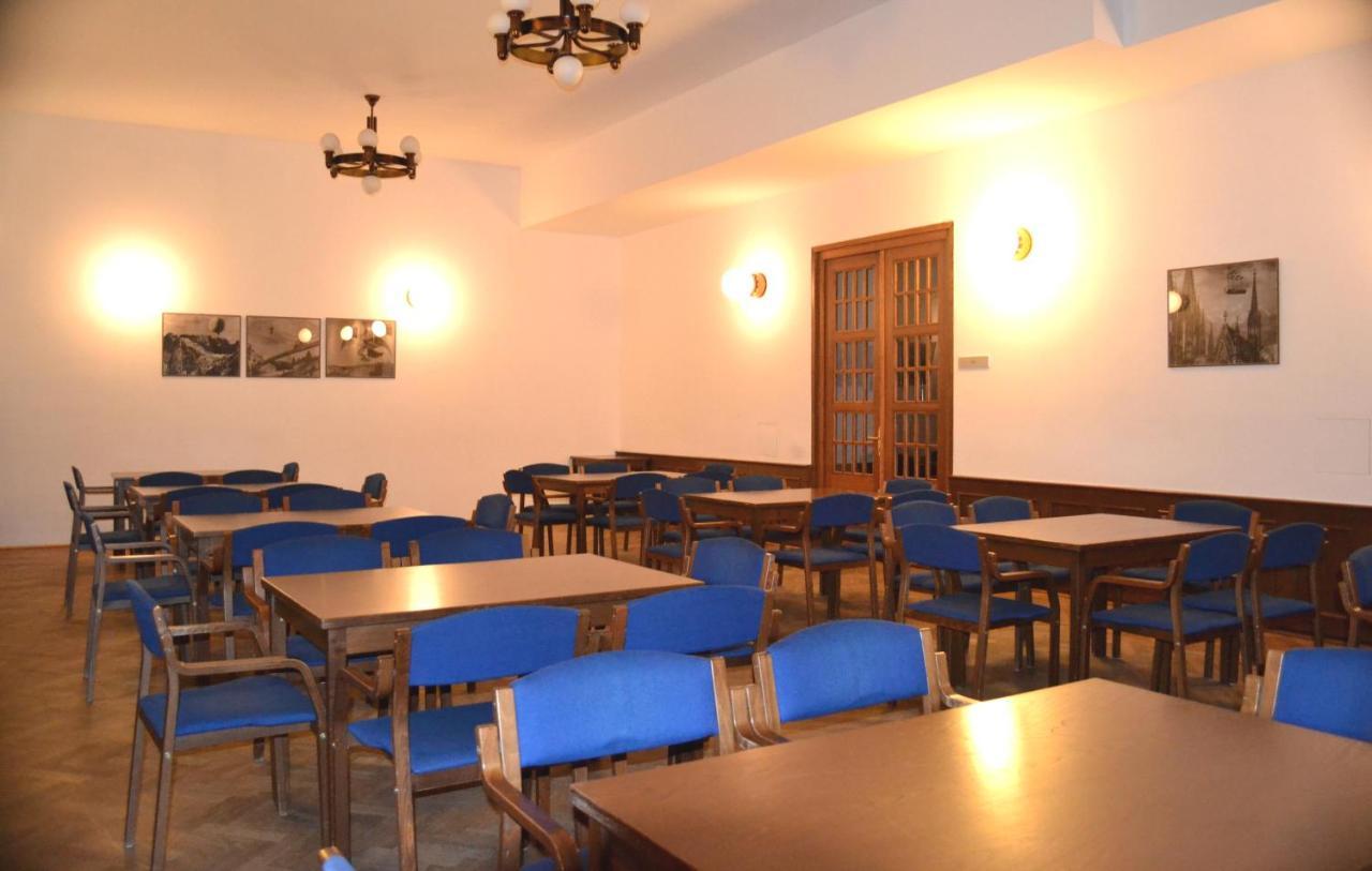 Hostel Masarykova Praga Zewnętrze zdjęcie